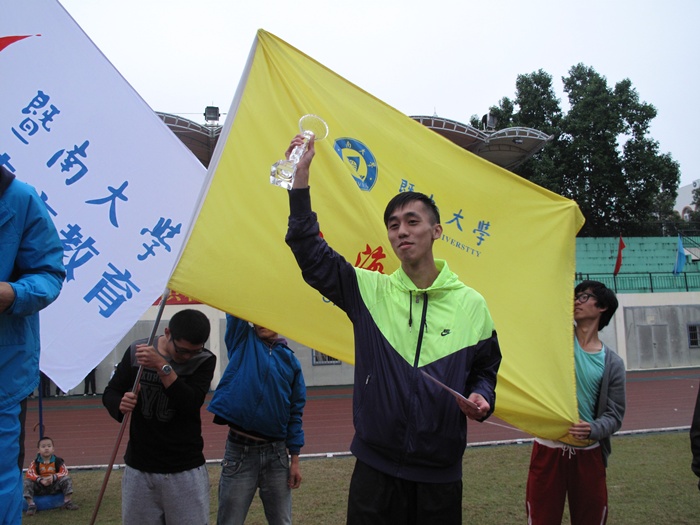 四海书院勇夺校运会男子团体总分第三名1.JPG